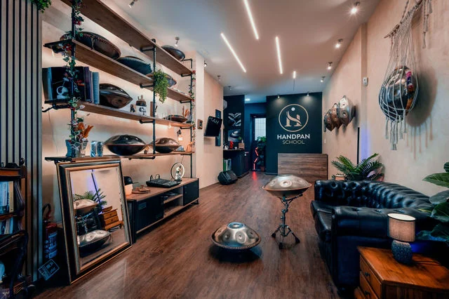 Gli interni della sede Handpan School Roma al Pigneto